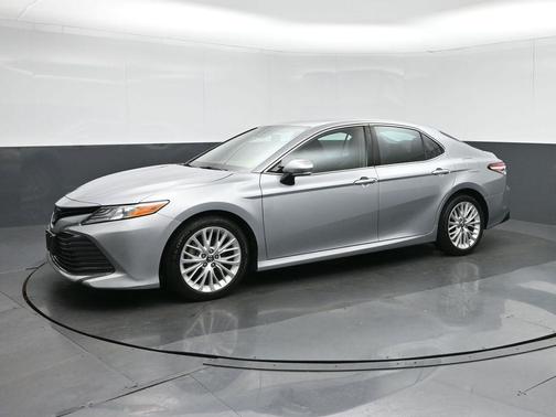 Celestial Silver Metallic 2019 Toyota Camry XLE