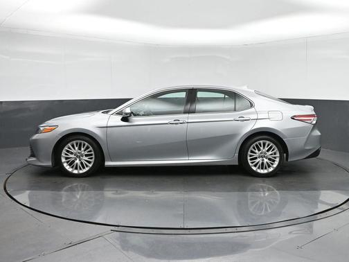 Celestial Silver Metallic 2019 Toyota Camry XLE