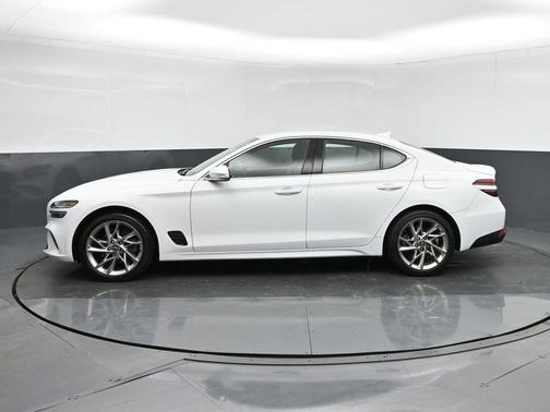 2022 Genesis G70 2.0T AWD