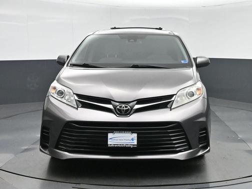 Predawn Gray Mica 2018 Toyota Sienna LE