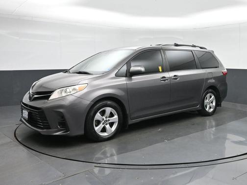 Predawn Gray Mica 2018 Toyota Sienna LE