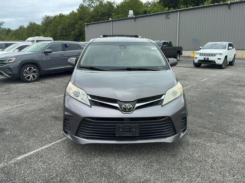 Predawn Gray Mica 2018 Toyota Sienna LE