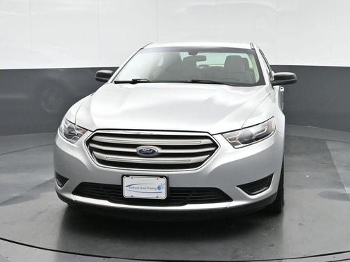 2017 Ford Taurus SE