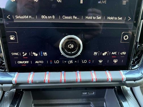 2025 GMC Yukon XL 4WD AT4