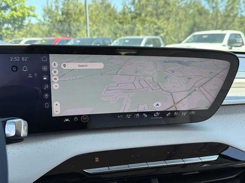 Iridescent White Tricoat 2026 Buick Enclave Avenir FWD