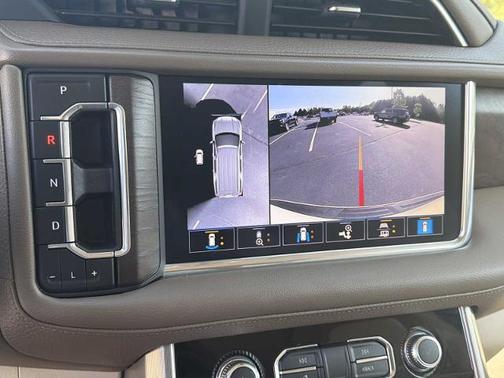 White Frost Tricoat 2021 GMC Yukon XL Denali