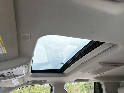 White Frost Tricoat 2017 GMC Yukon Denali