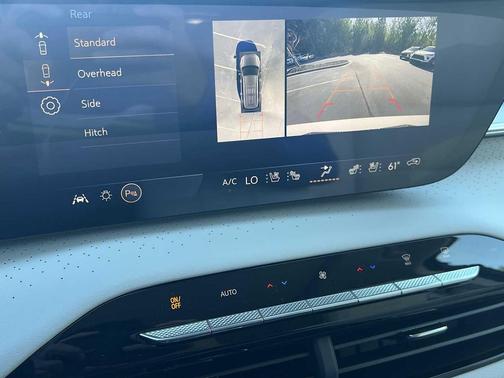 iridescent white tricoat 2026 Buick Enclave Avenir FWD