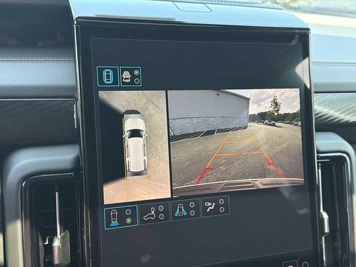 Summit White 2026 GMC Yukon 4WD AT4