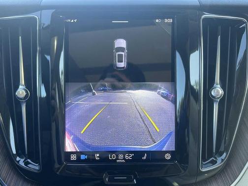 2022 Volvo XC60 B5 Momentum