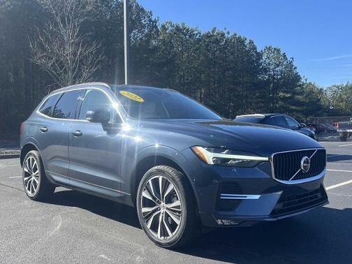 2022 Volvo XC60 B5 Momentum