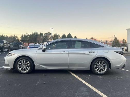 2022 Toyota Avalon XLE