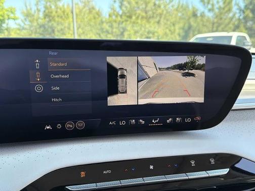 iridescent white tricoat 2026 Buick Enclave Avenir FWD