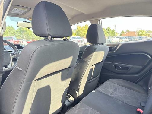 Ingot Silver Metallic 2013 Ford Fiesta SE