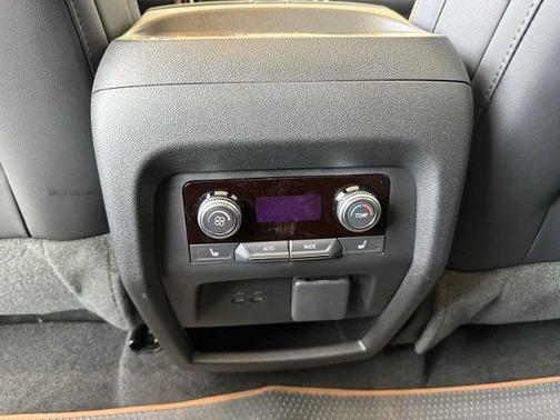 2025 GMC Acadia AWD AT4