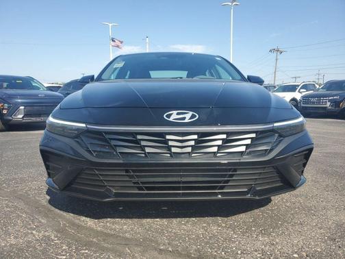 Abyss Black 2026 Hyundai ELANTRA SE