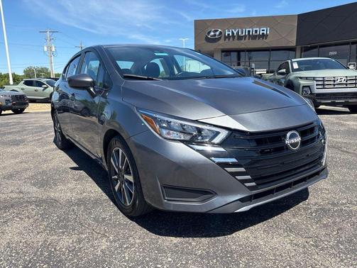 Gun Metallic 2025 Nissan Versa 1.6 SV