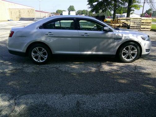 Ingot Silver Metallic 2013 Ford Taurus SEL