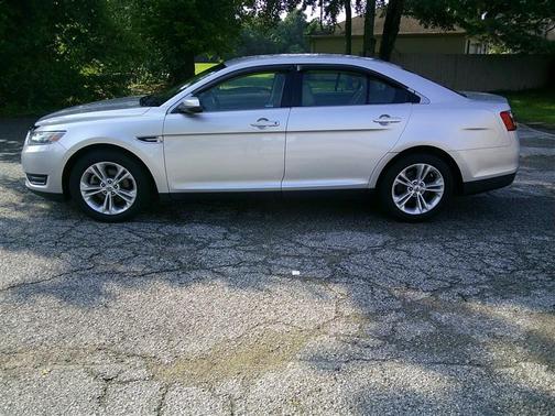 Ingot Silver Metallic 2013 Ford Taurus SEL