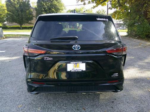 2021 Toyota Sienna XSE 7 Passenger