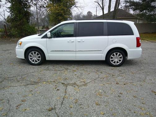 2016 Chrysler Town & Country Touring