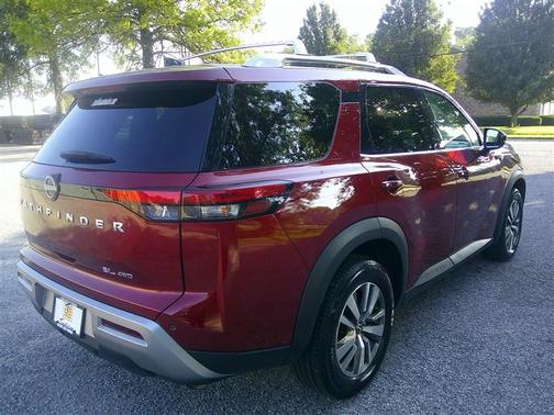 2023 Nissan Pathfinder SL 4WD
