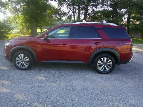 2023 Nissan Pathfinder SL 4WD