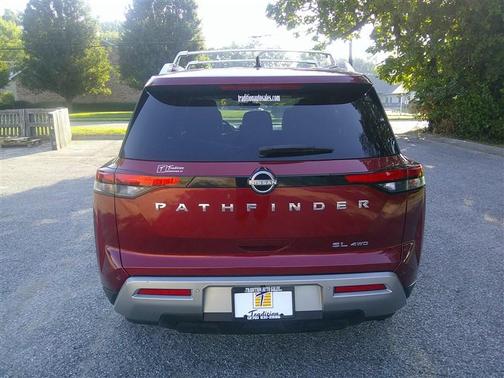 2023 Nissan Pathfinder SL 4WD