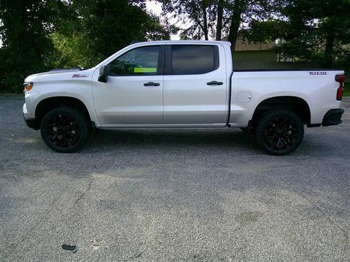 Silver Ice Metallic 2022 Chevrolet Silverado 1500 Custom Trail Boss