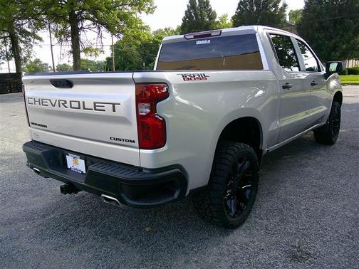 Silver Ice Metallic 2022 Chevrolet Silverado 1500 Custom Trail Boss