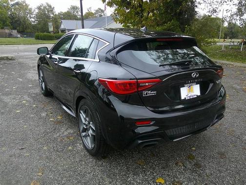 2017 INFINITI QX30 Sport