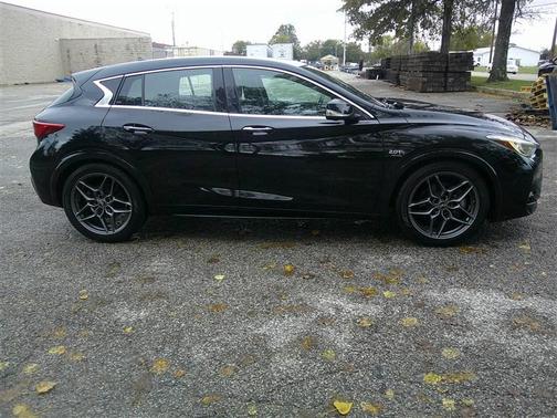 2017 INFINITI QX30 Sport