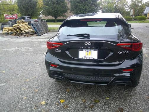 2017 INFINITI QX30 Sport