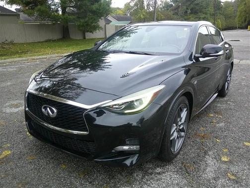 2017 INFINITI QX30 Sport