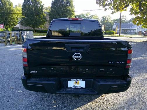 2024 Nissan Frontier SL