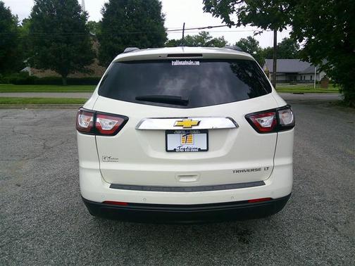 WHITE 2015 Chevrolet Traverse 2LT