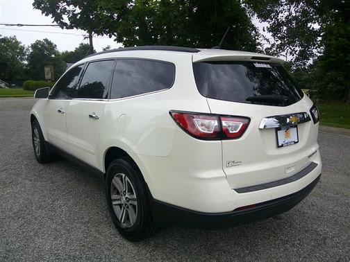WHITE 2015 Chevrolet Traverse 2LT