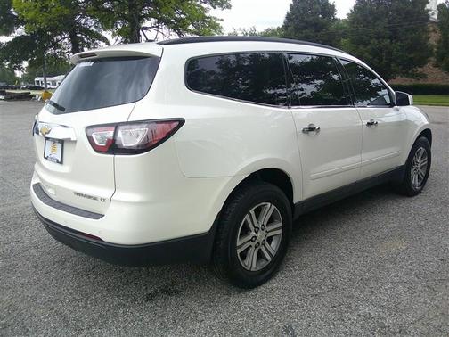 WHITE 2015 Chevrolet Traverse 2LT