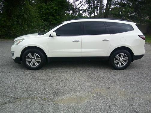 WHITE 2015 Chevrolet Traverse 2LT