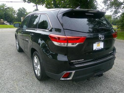 Midnight Black Metallic 2017 Toyota Highlander Limited
