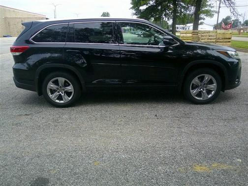 Midnight Black Metallic 2017 Toyota Highlander Limited