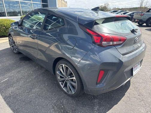 2019 Hyundai Veloster 2