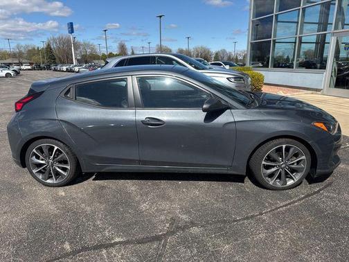 2019 Hyundai Veloster 2