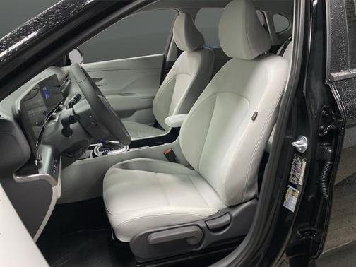 Abyss Black Pearl 2026 Hyundai KONA SEL Sport