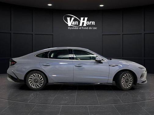 2025 Hyundai SONATA Hybrid SE