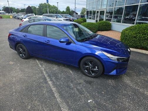 2022 Hyundai ELANTRA SEL