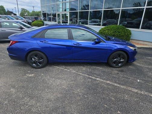 2022 Hyundai ELANTRA SEL