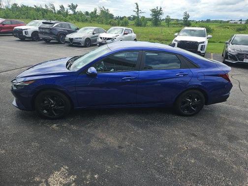 2022 Hyundai ELANTRA SEL