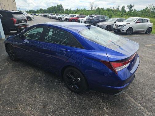 2022 Hyundai ELANTRA SEL