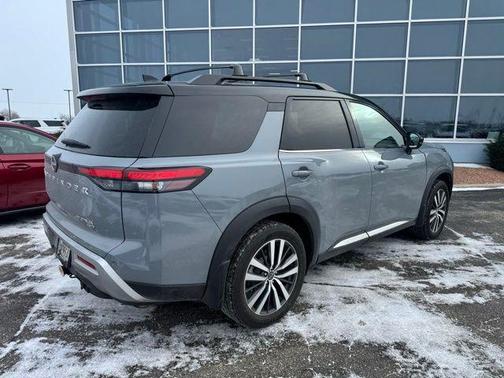 2022 Nissan Pathfinder Platinum 4WD